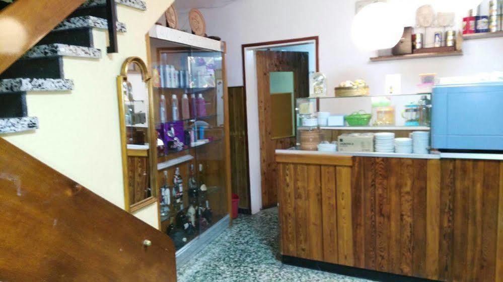 Hostal Creus Roses Luaran gambar